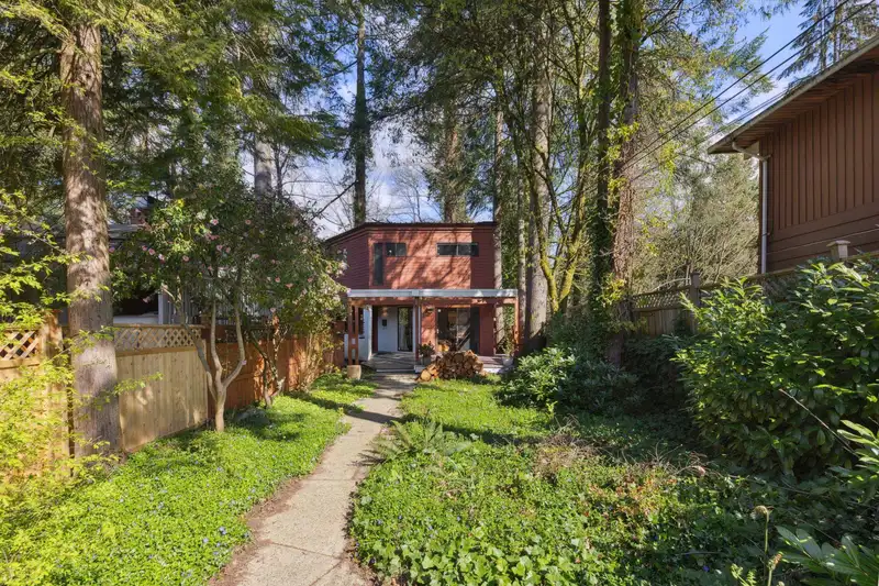 2240 WINDRIDGE DRIVE - photo 2 of 36