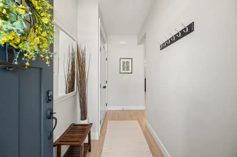 25 33460 LYNN AVENUE - photo 4 of 40