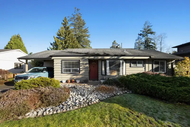 1292 SILVERWOOD CRESCENT - photo 1 of 32