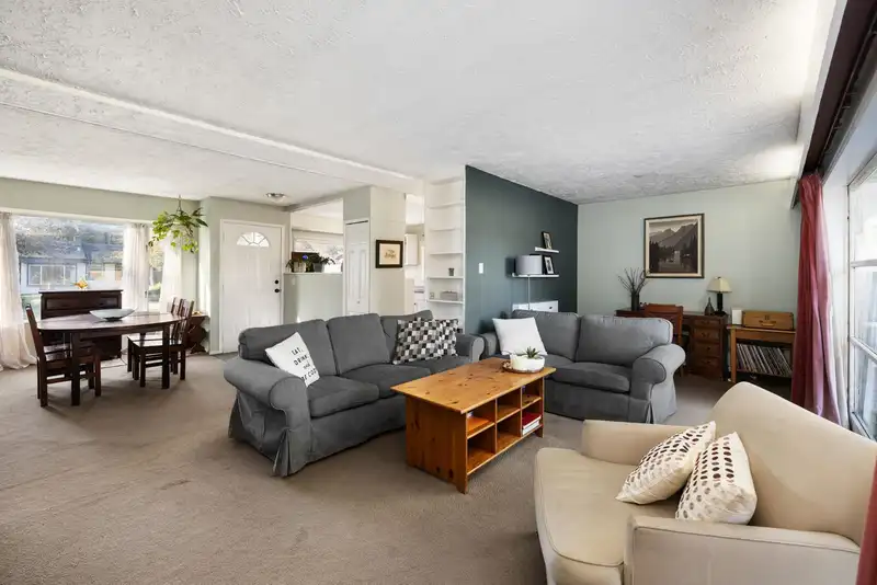 1292 SILVERWOOD CRESCENT - photo 4 of 32