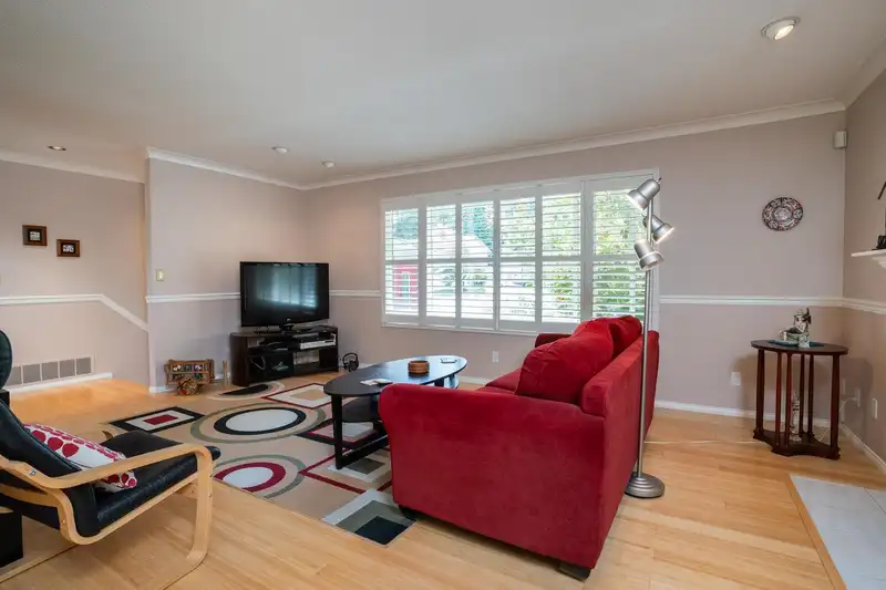 1494 53A STREET - photo 4 of 32