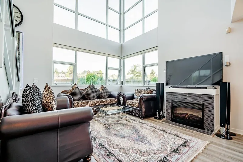 304 2225 HOLDOM AVENUE - photo 1 of 25