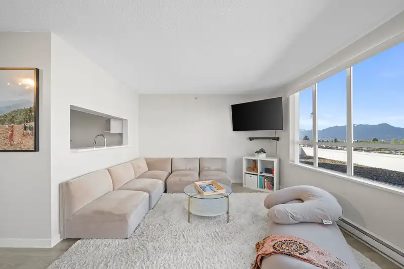 1208 3455 ASCOT PLACE - photo 1 of 40