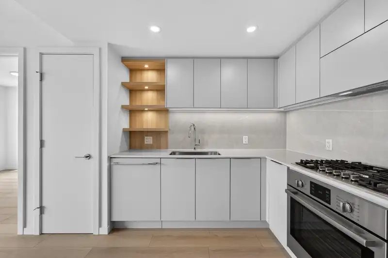 506 311 ALDERSON AVENUE - photo 1 of 12