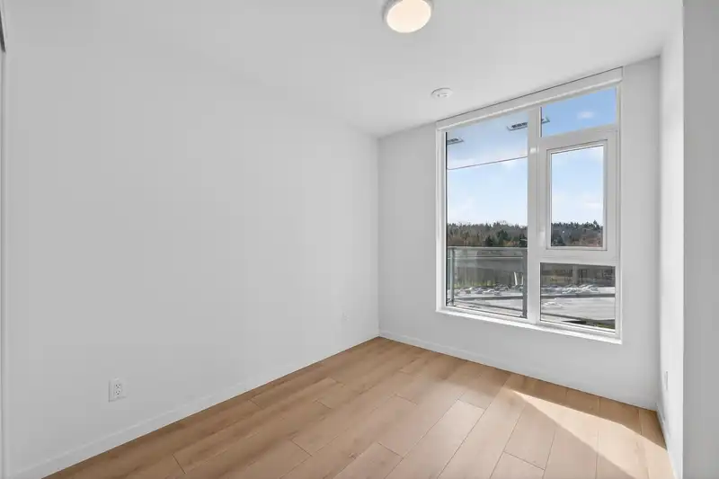 506 311 ALDERSON AVENUE - photo 4 of 12