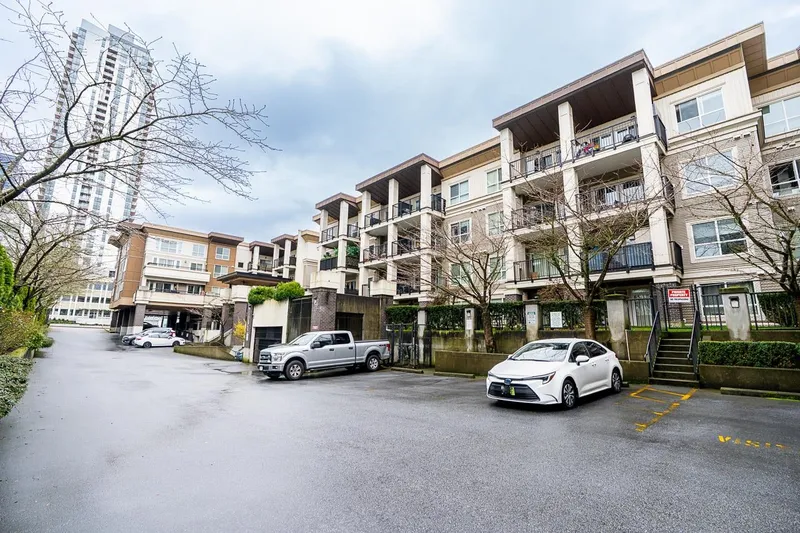 417 9655 KING GEORGE BOULEVARD - photo 4 of 25