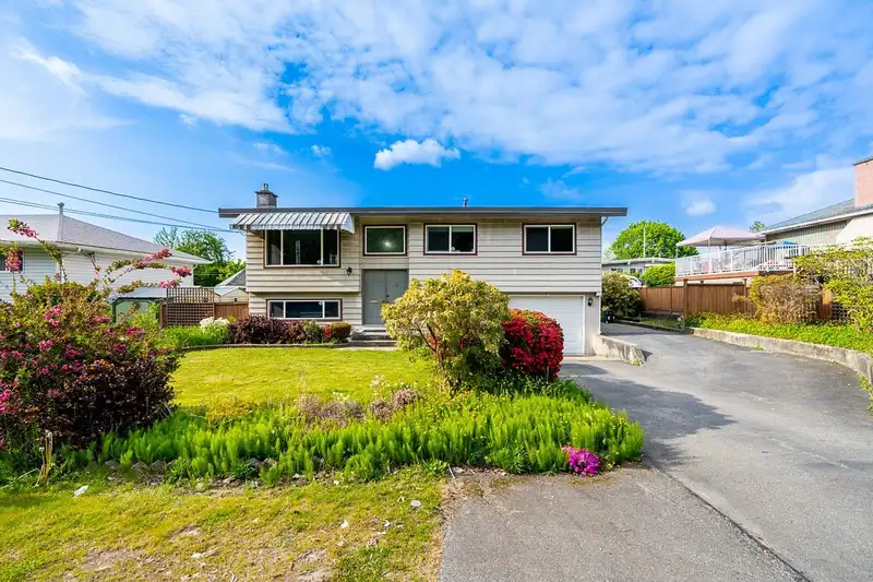 11065 86 AVENUE - photo 2 of 38
