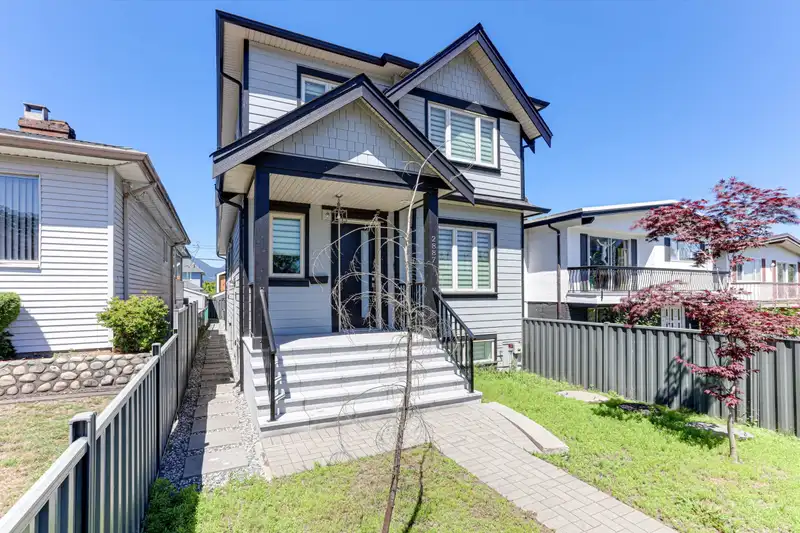 2887 MCGILL STREET - photo 2 of 24