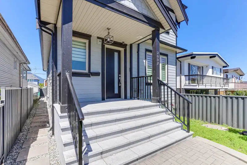 2887 MCGILL STREET - photo 3 of 24