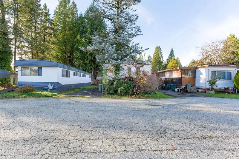 38 21163 LOUGHEED HIGHWAY - photo 2 of 31