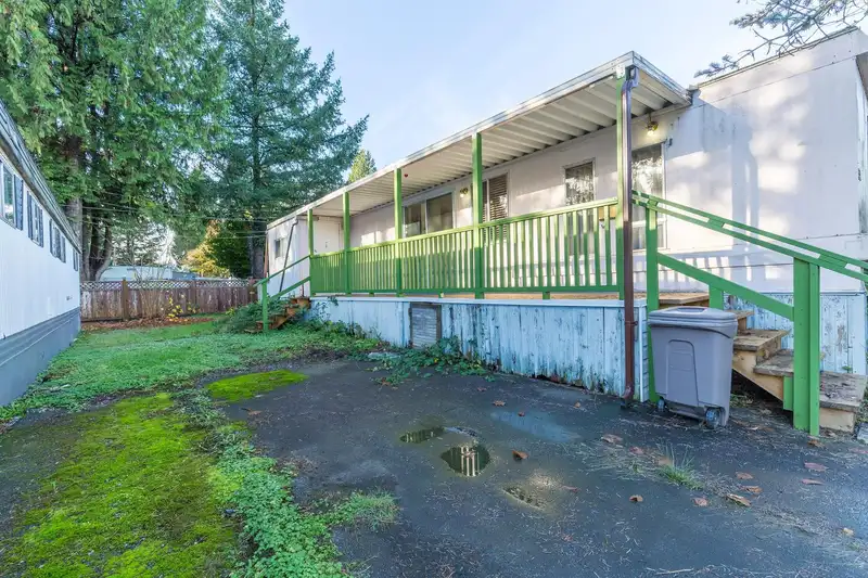 38 21163 LOUGHEED HIGHWAY - photo 3 of 31