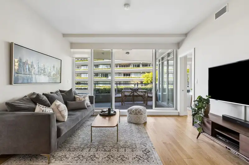 204 866 ARTHUR ERICKSON PLACE - photo 2 of 27