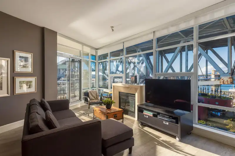 805 628 KINGHORNE MEWS - photo 2 of 40