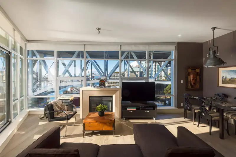 805 628 KINGHORNE MEWS - photo 3 of 40