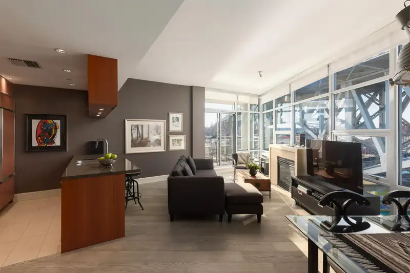 805 628 KINGHORNE MEWS - photo 4 of 40