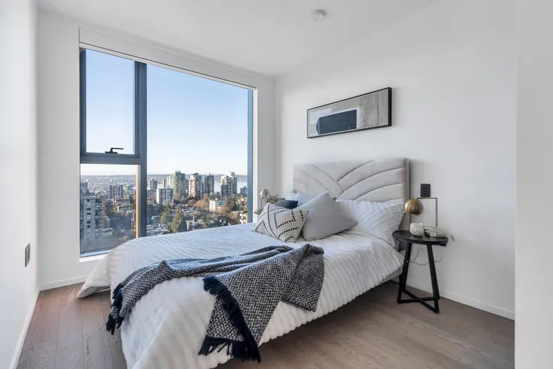 1306 1408 ROBSON STREET - photo 4 of 11