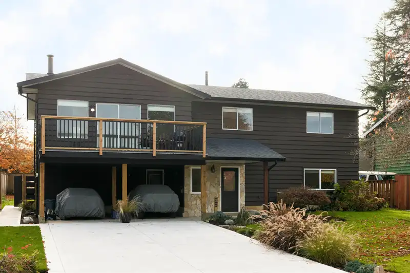 20898 125 AVENUE - photo 1 of 40