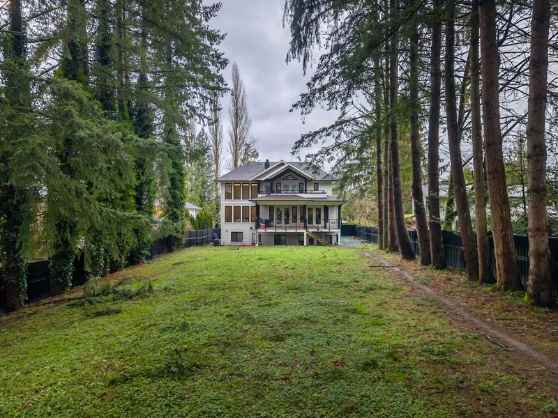 23376 124 AVENUE - photo 4 of 25