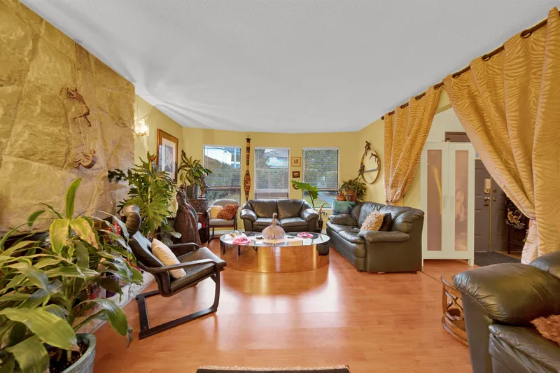 7893 CUMBERLAND STREET - photo 4 of 25