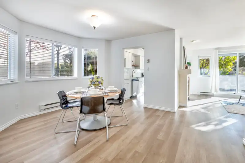 105 525 AUSTIN AVENUE - photo 2 of 40