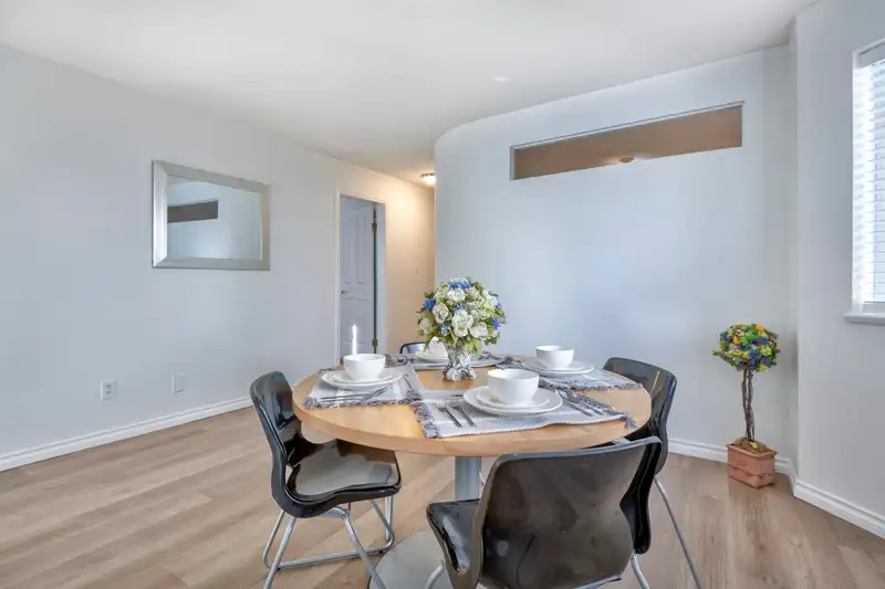 105 525 AUSTIN AVENUE - photo 4 of 40