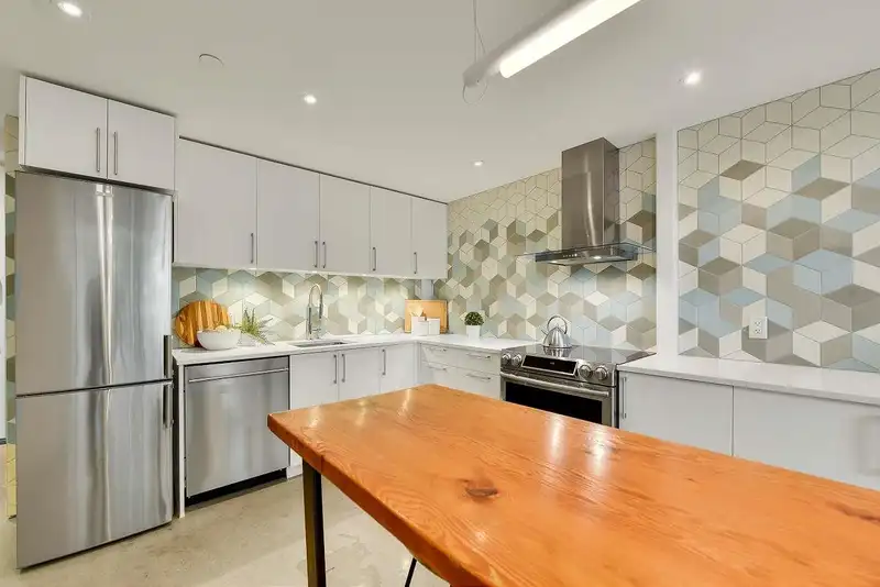 105 1850 LORNE STREET - photo 3 of 40