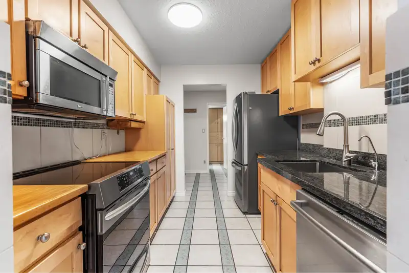 1106 2060 BELLWOOD AVENUE - photo 4 of 29