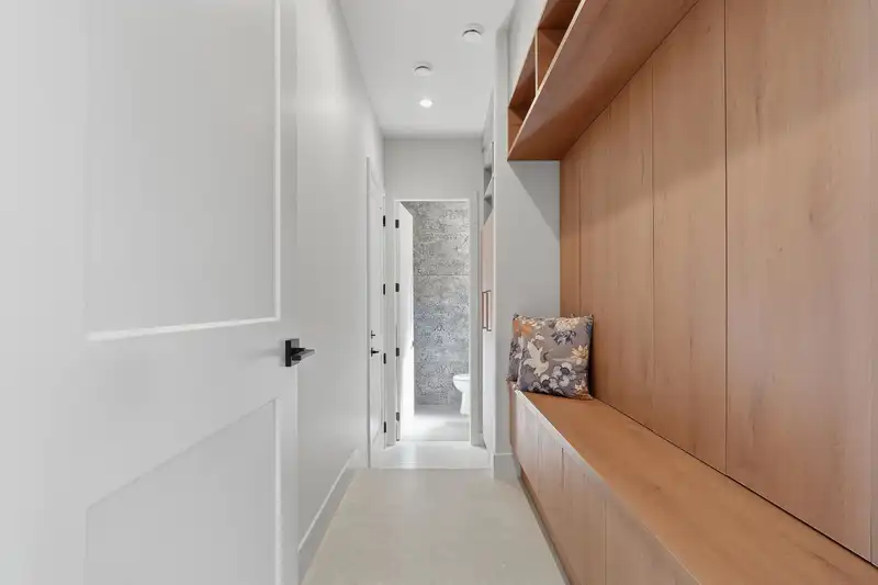 5241 CAMBRIDGE COURT - photo 4 of 39