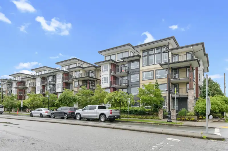 113 22562 121 AVENUE - photo 1 of 26