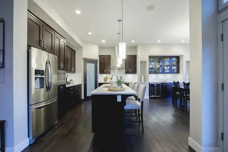 18055 67A AVENUE - photo 4 of 40