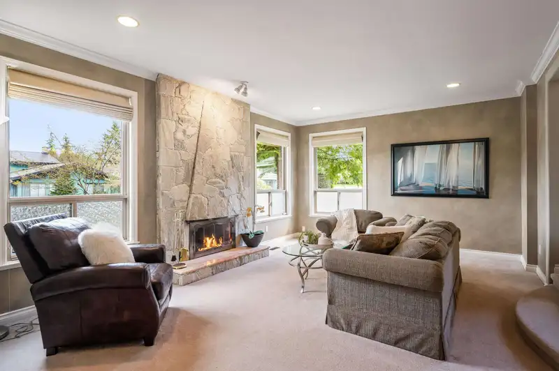 11390 NORTHVIEW CRESCENT - photo 4 of 40