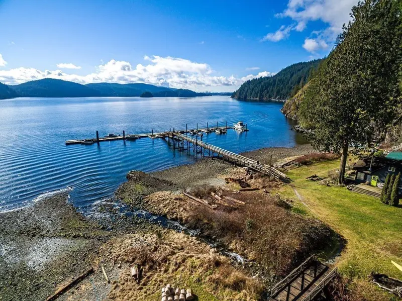 6 BRIGHTON BEACH - photo 1 of 25