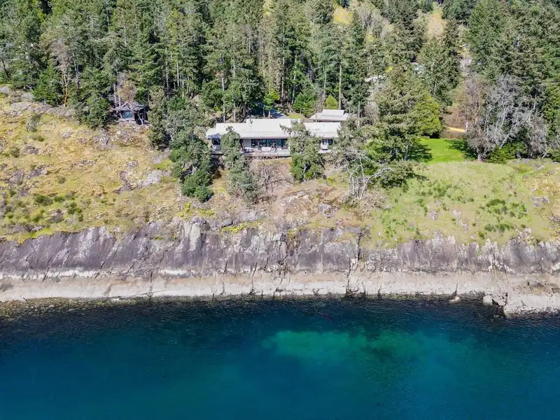 1369 MACKINNON ROAD - photo 1 of 40