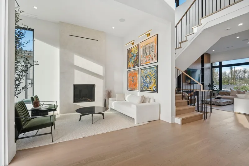 7961 BURNFIELD CRESCENT - photo 3 of 25