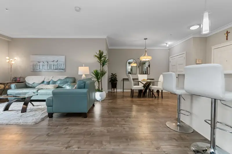 104 45630 SPADINA AVENUE - photo 4 of 25