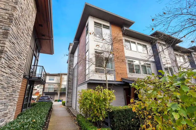 48 8473 163 STREET - photo 3 of 40