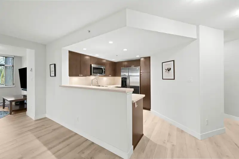 303 8180 LANSDOWNE ROAD - photo 4 of 33