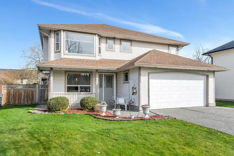 21527 49B AVENUE - photo 2 of 40