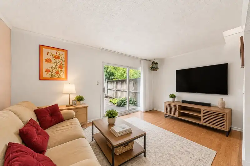 5 3550 E 49TH AVENUE - photo 4 of 37