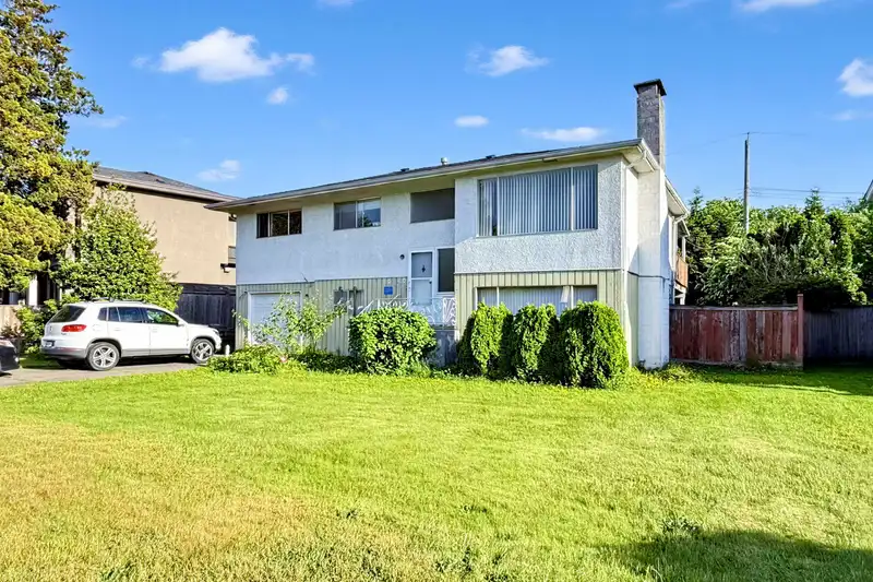 10580 DENNIS CRESCENT - photo 1 of 20