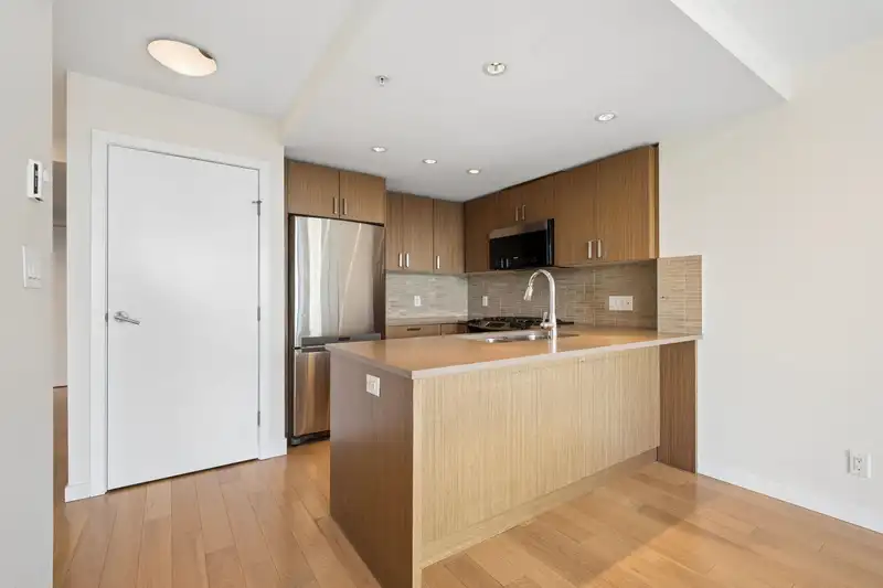 1005 7117 ELMBRIDGE WAY - photo 3 of 32