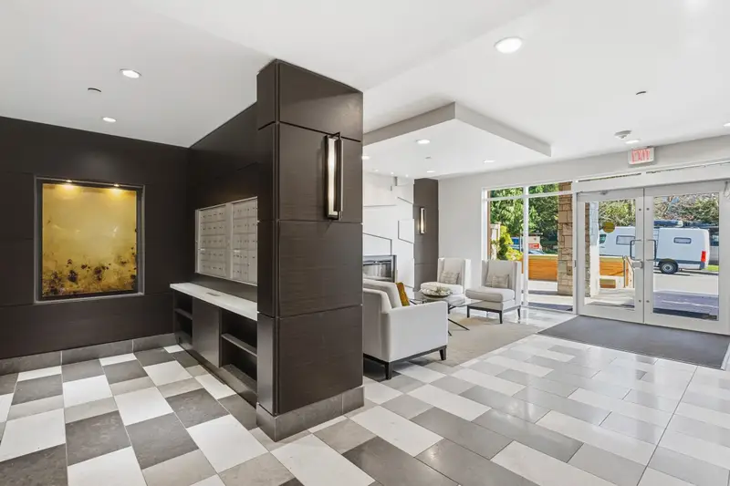 401 717 CHESTERFIELD AVENUE - photo 3 of 25