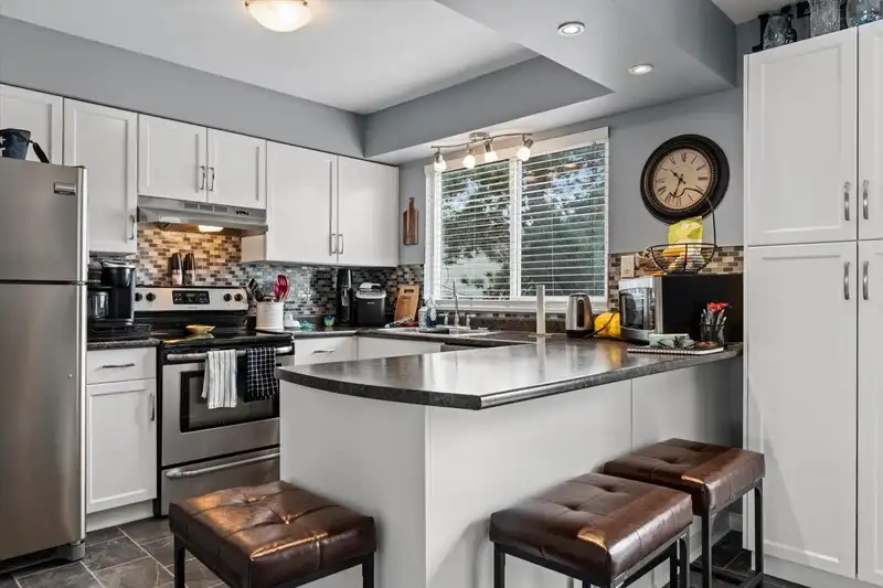 10 3087 IMMEL STREET - photo 1 of 40