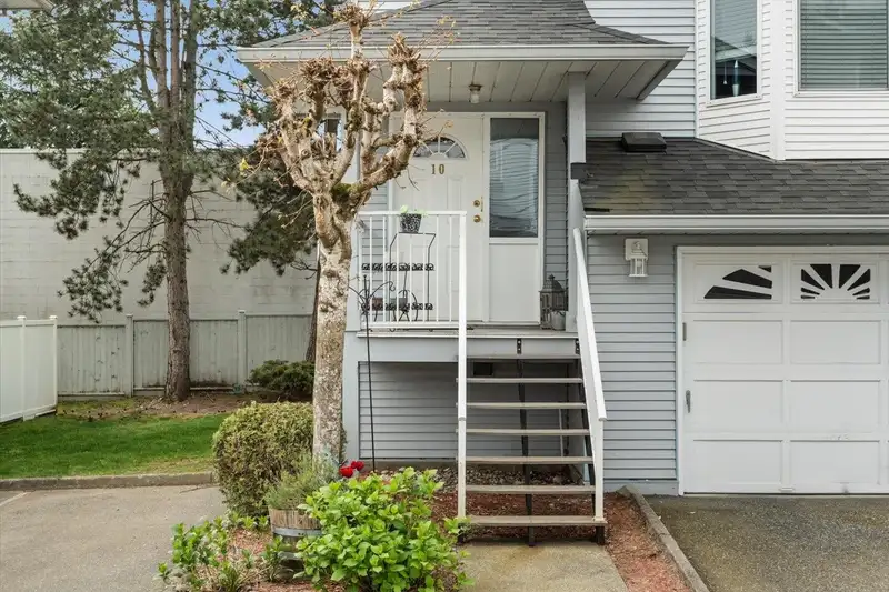 10 3087 IMMEL STREET - photo 3 of 40