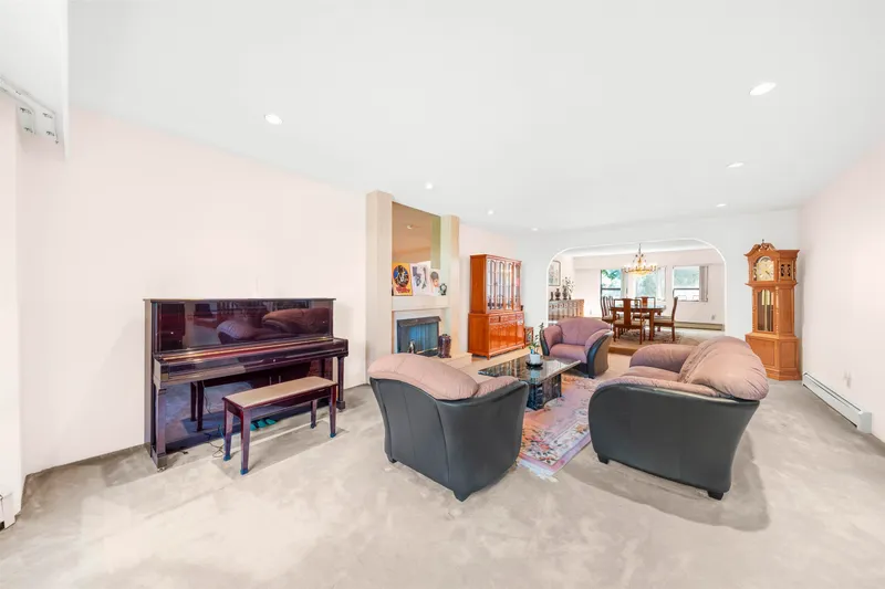 6668 SELKIRK STREET - photo 4 of 25