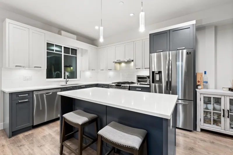 33 189 WOOD STREET - photo 2 of 25