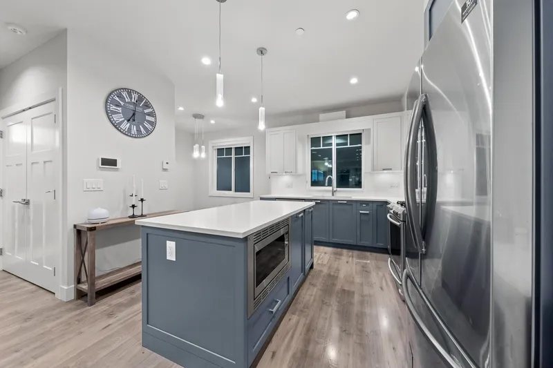 33 189 WOOD STREET - photo 4 of 25