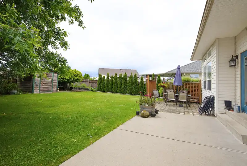 30585 CRESTVIEW AVENUE - photo 3 of 40
