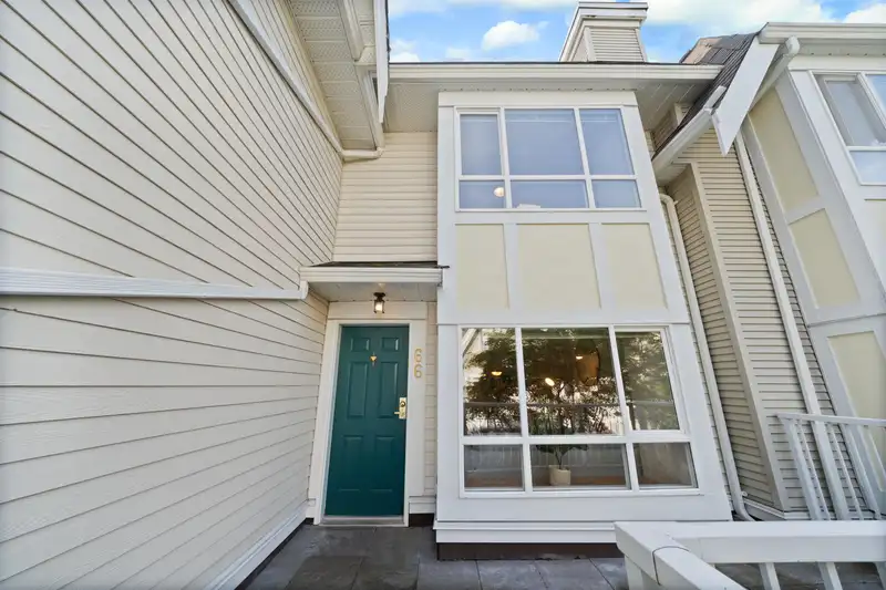 66 6588 SOUTHOAKS CRESCENT - photo 2 of 31