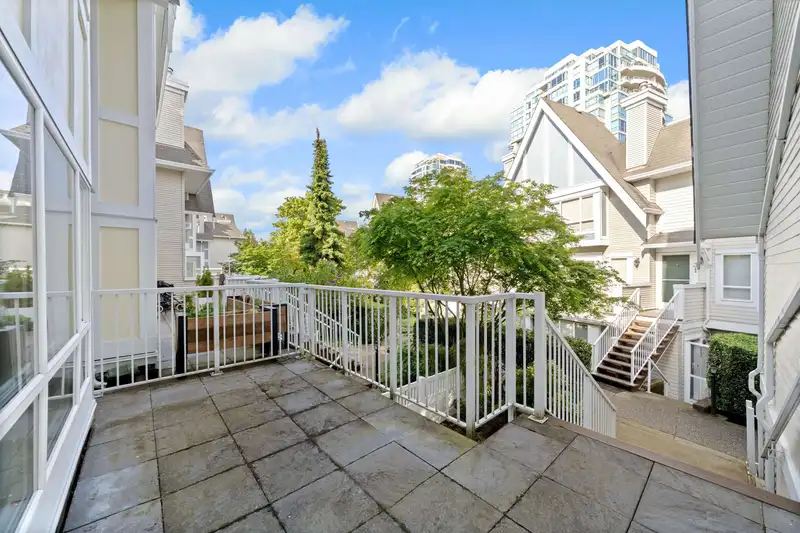 66 6588 SOUTHOAKS CRESCENT - photo 3 of 31